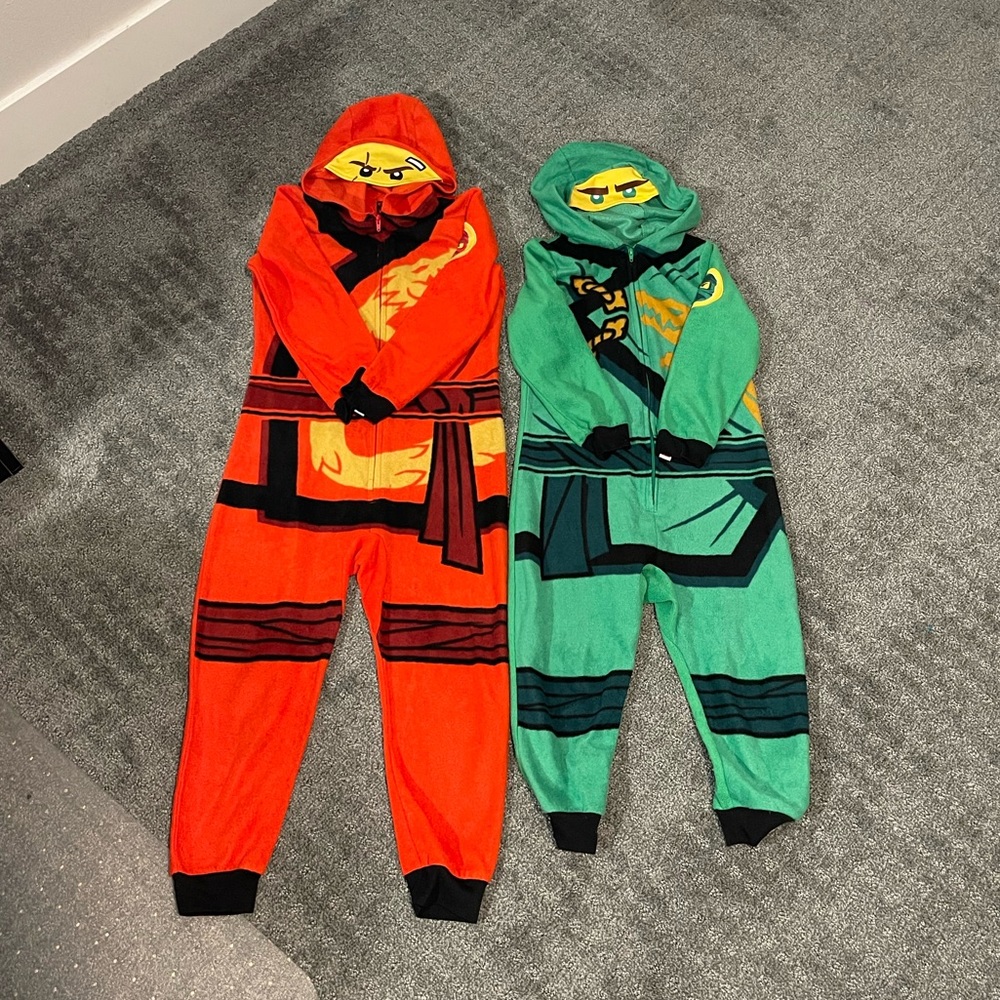 Boys Lego Ninjago onesie pajamas. Red/Kai sz 6/7 and Green/Lloyd sz 4/5